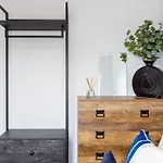 Stylish 3-Bed East London Home Contractors Parking Sleeps 5 Near Excel London