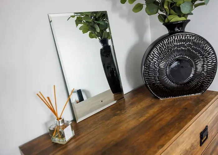 Stylish 3-Bed East London Home Contractors Parking Sleeps 5 Near Excel London