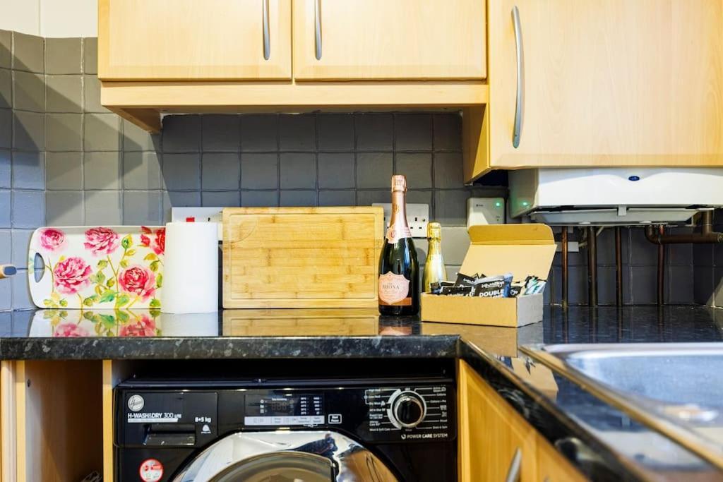 Stylish 3-bed East Contractors Parking Sleeps 5 Near Excel * Londra