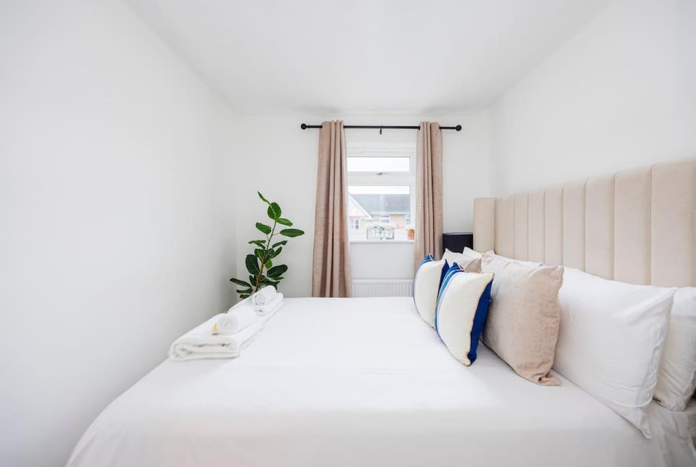 Stylish 3-bed East Contractors Parking Sleeps 5 Near Excel *
