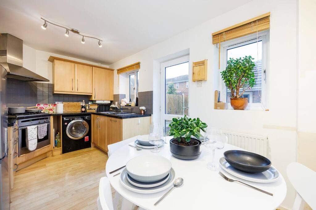 Stylish 3-bed East Contractors Parking Sleeps 5 Near Excel Casa vacanze