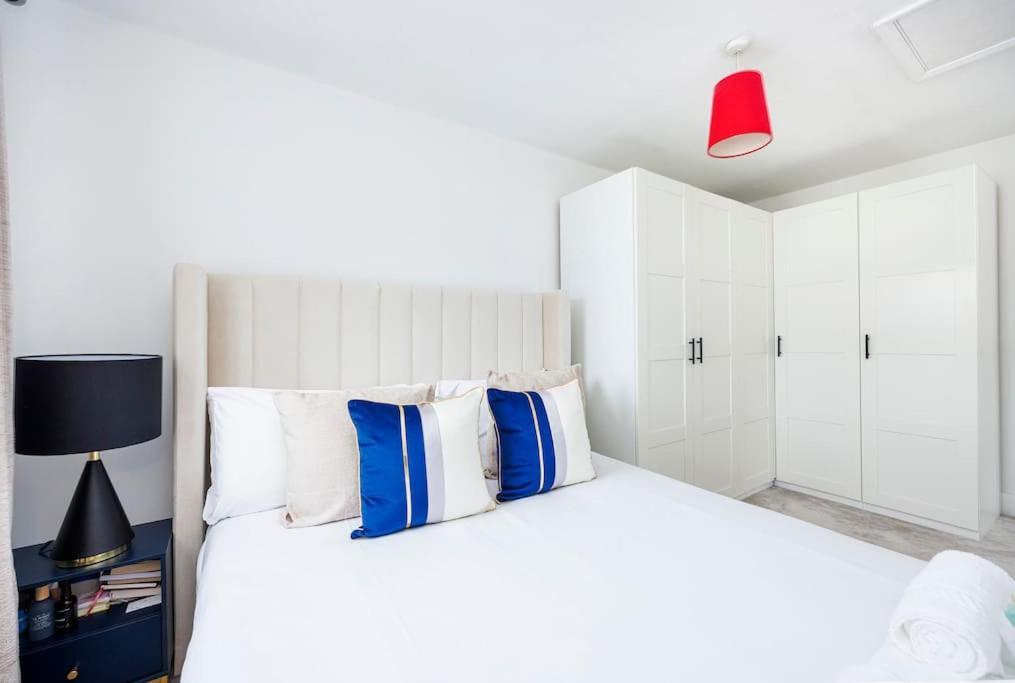 Stylish 3-bed East Contractors Parking Sleeps 5 Near Excel * Londra