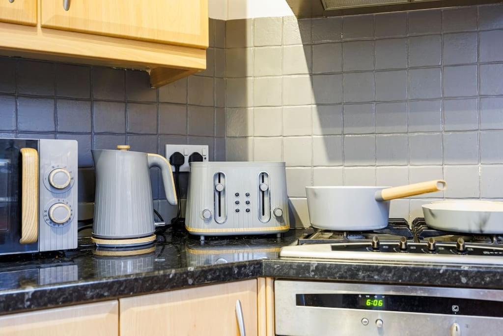 Stylish 3-bed East Contractors Parking Sleeps 5 Near Excel * Londra