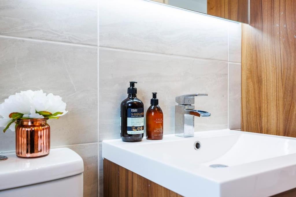 Stylish 3-bed East Contractors Parking Sleeps 5 Near Excel Casa vacanze *