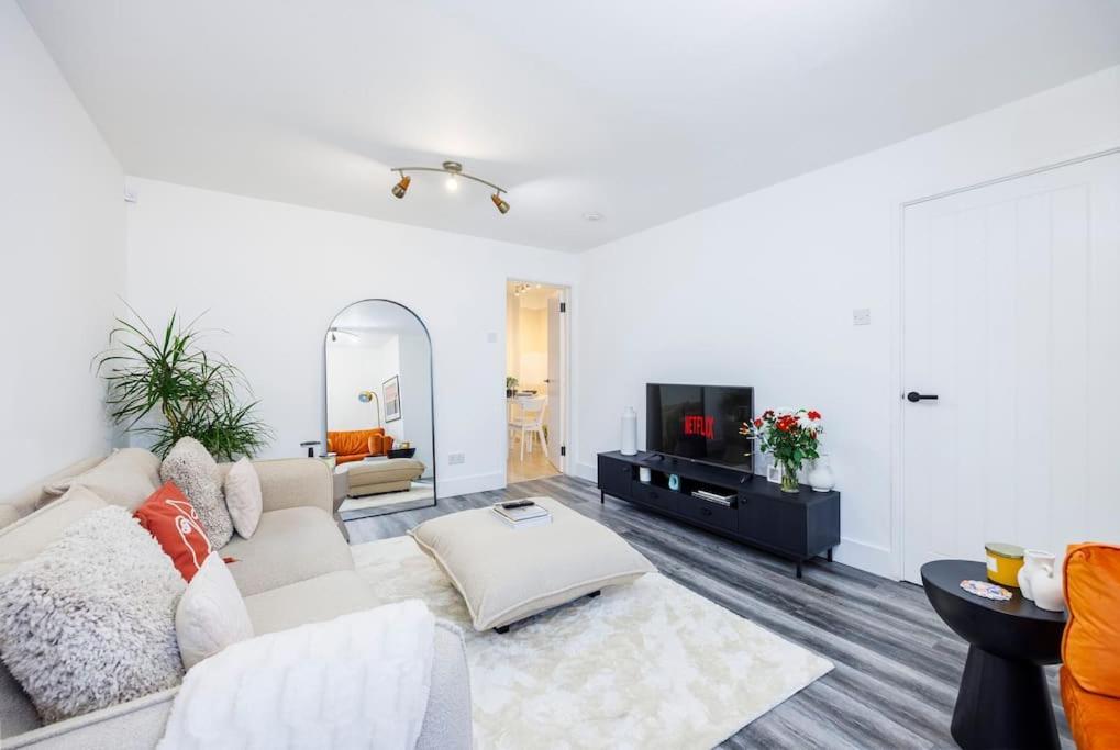 Stylish 3-bed East Contractors Parking Sleeps 5 Near Excel Casa vacanze *