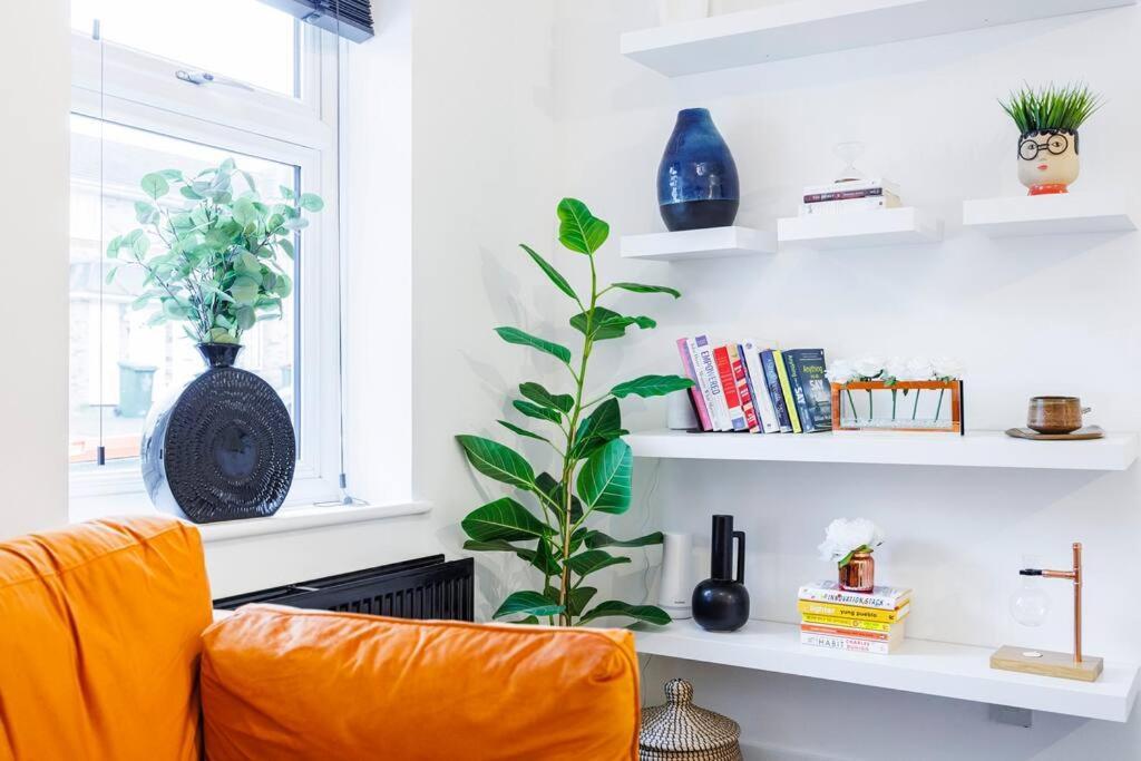 Stylish 3-bed East Contractors Parking Sleeps 5 Near Excel * Londra