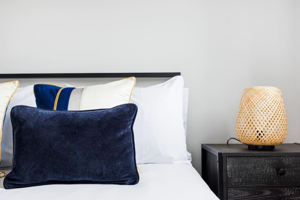 Stylish 3-bed East Contractors Parking Sleeps 5 Near Excel * Londra