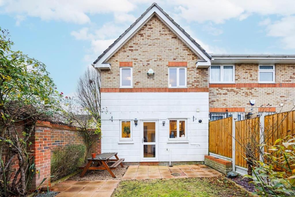 Stylish 3-bed East Contractors Parking Sleeps 5 Near Excel Casa vacanze *